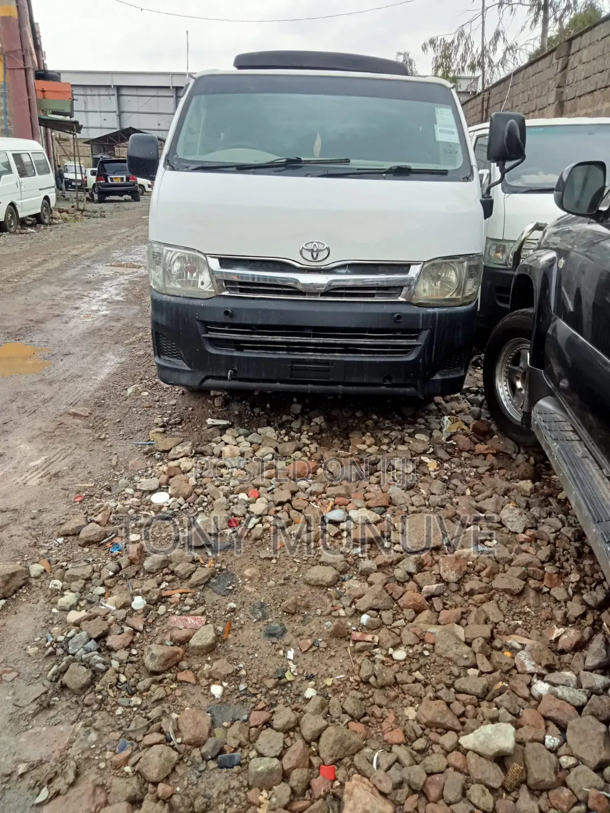 Toyota HiAce 2013 White