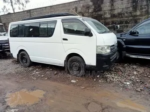 Toyota HiAce 2013 White
