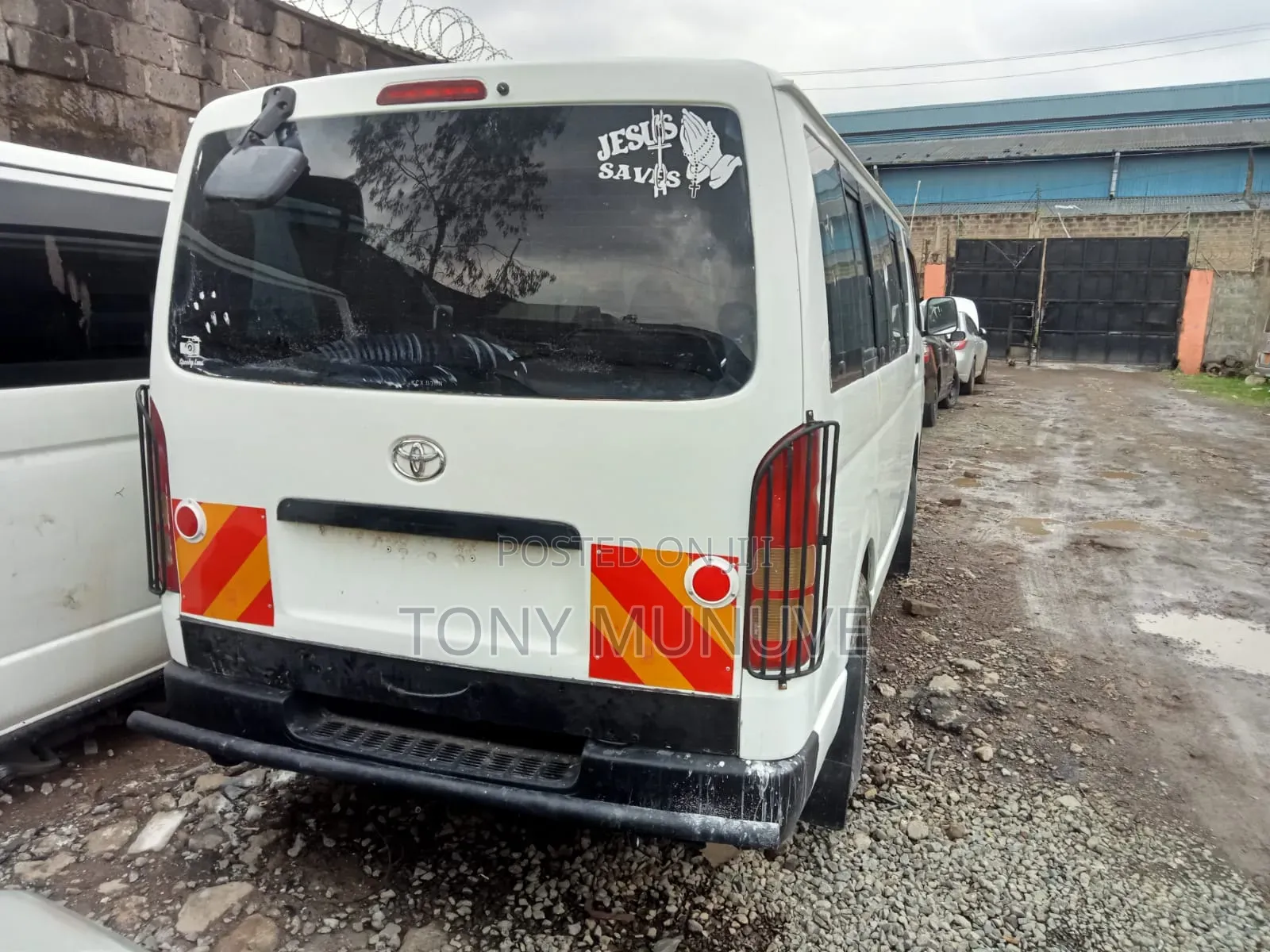 Toyota HiAce 2013 White