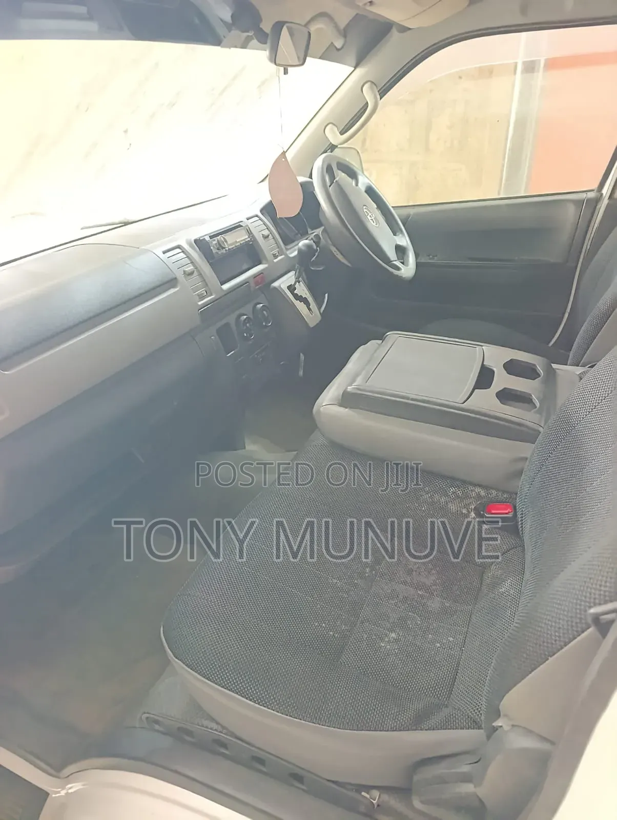 Toyota HiAce 2013 White