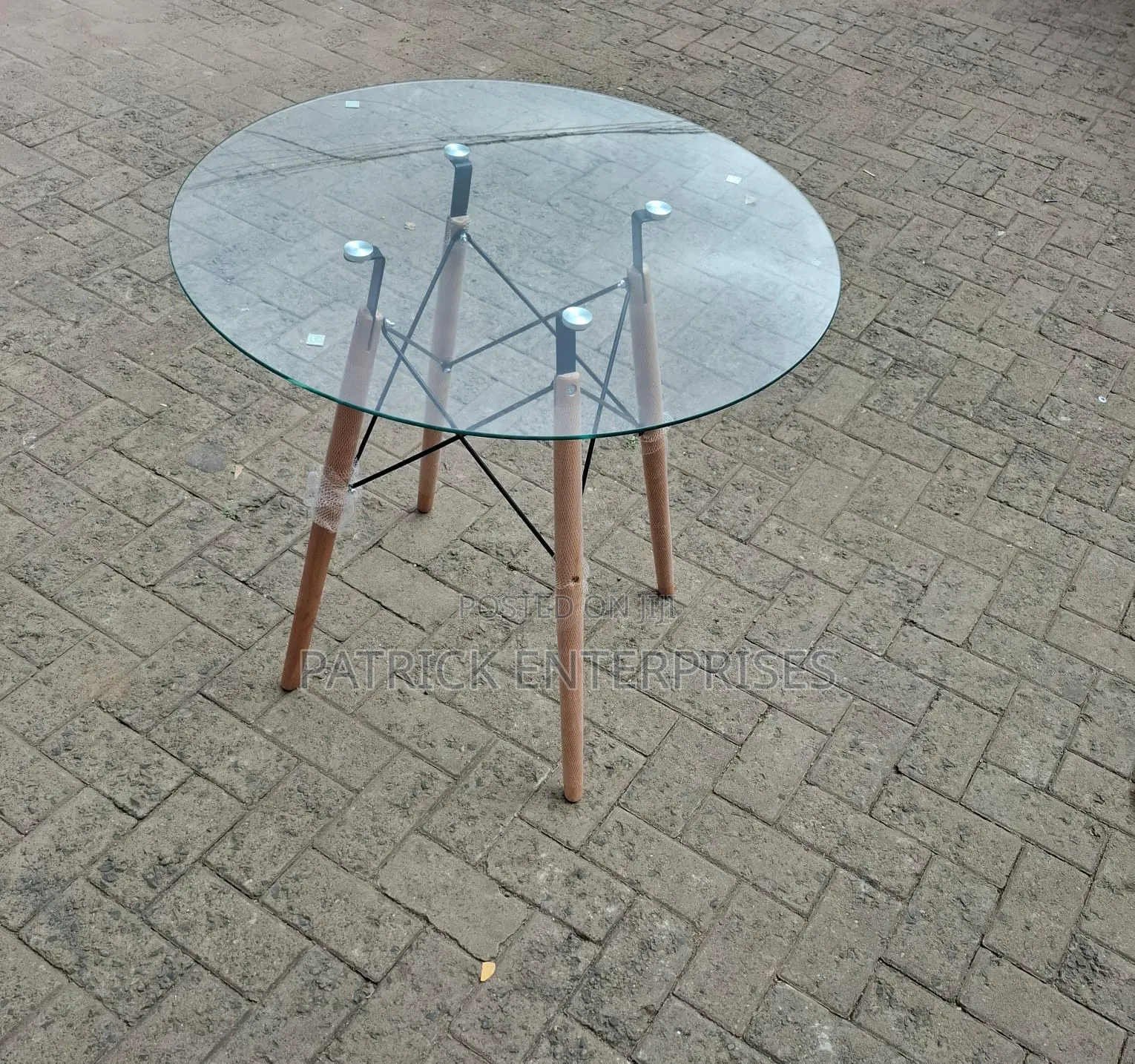 Modern Glass Eames Dining Table Round Tempered Glass