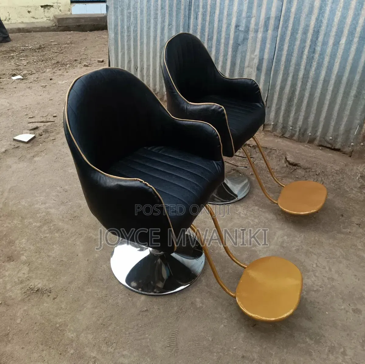 2 Hydraulic Salon Chairs, With Legrest 