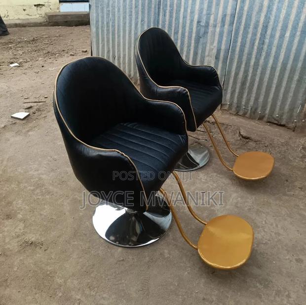 2 Hydraulic Salon Chairs, With Legrest  - thumbnail 3