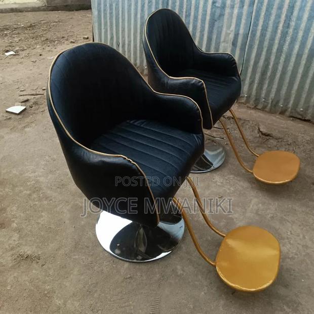 2 Hydraulic Salon Chairs, With Legrest  - thumbnail 4