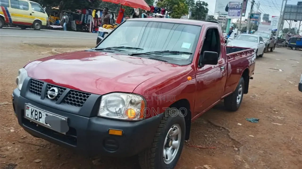 Nissan Hardbody 2014 Maroon