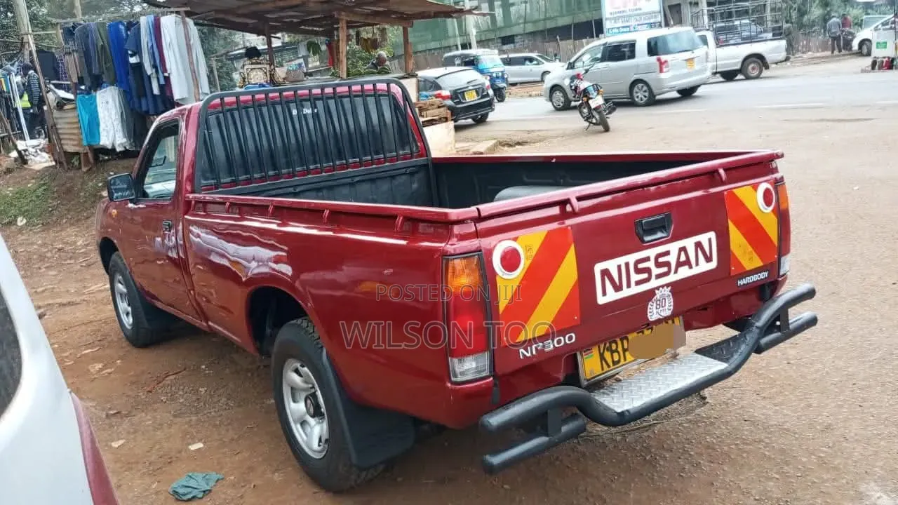Nissan Hardbody 2014 Maroon