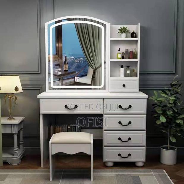 Dressing Table With Led Lights - thumbnail 2