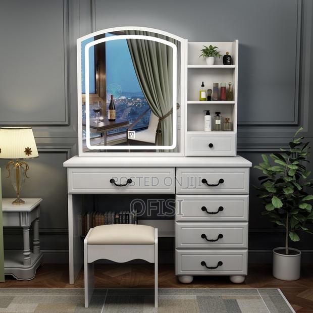 Dressing Table With Led Lights - thumbnail 4