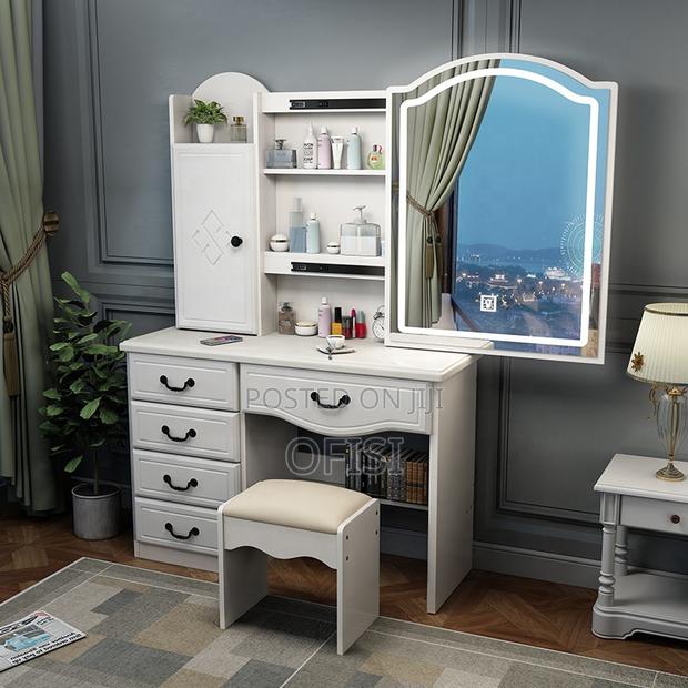 Dressing Table With Led Lights - thumbnail 5