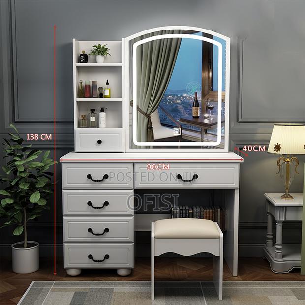 Dressing Table With Led Lights - thumbnail 8