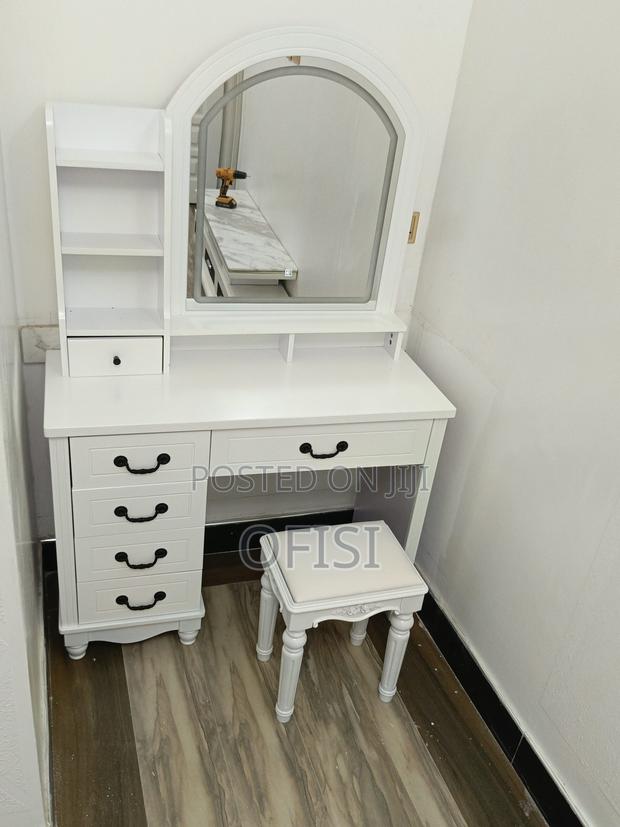 Dressing Table With Led Lights - thumbnail 9