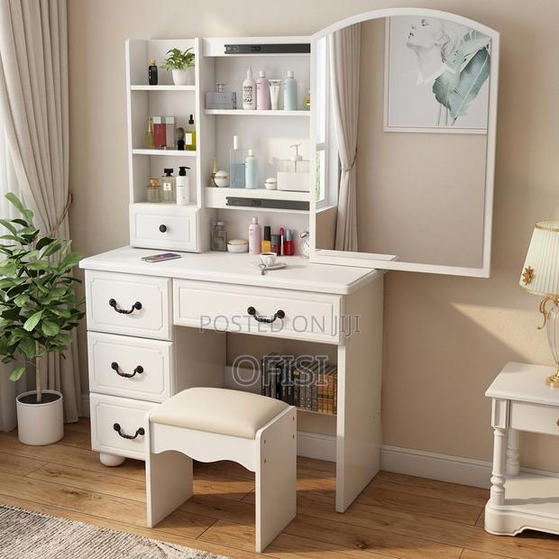 Dressing Table With Led Lights - thumbnail 10