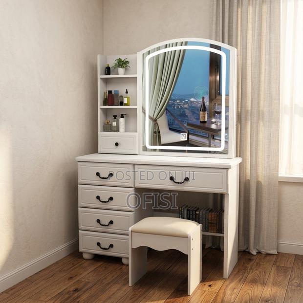 Dressing Table With Led Lights - thumbnail 12