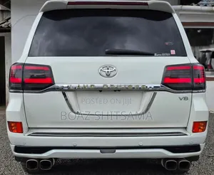 Toyota Land Cruiser 2010 White