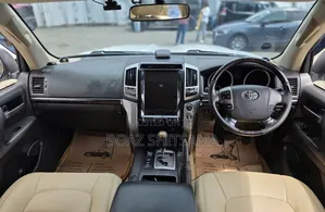 Toyota Land Cruiser 2010 White
