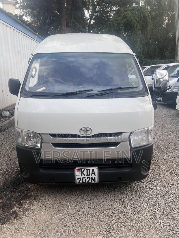 Toyota HiAce 2014 White