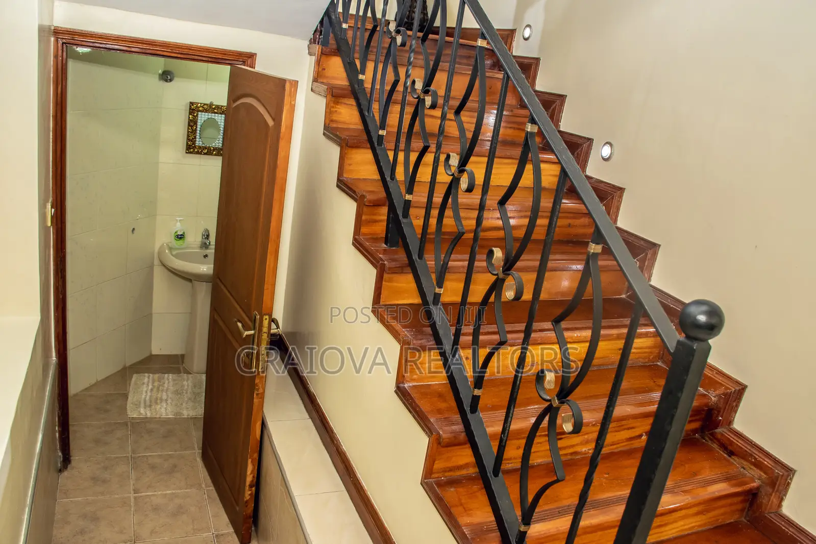 4bdrm Townhouse/Terrace in Maziwa for sale