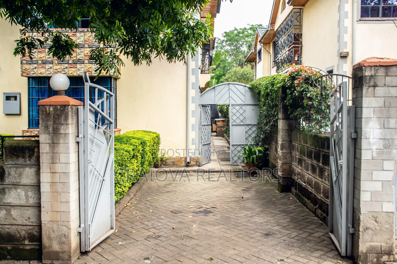 4bdrm Townhouse/Terrace in Maziwa for sale