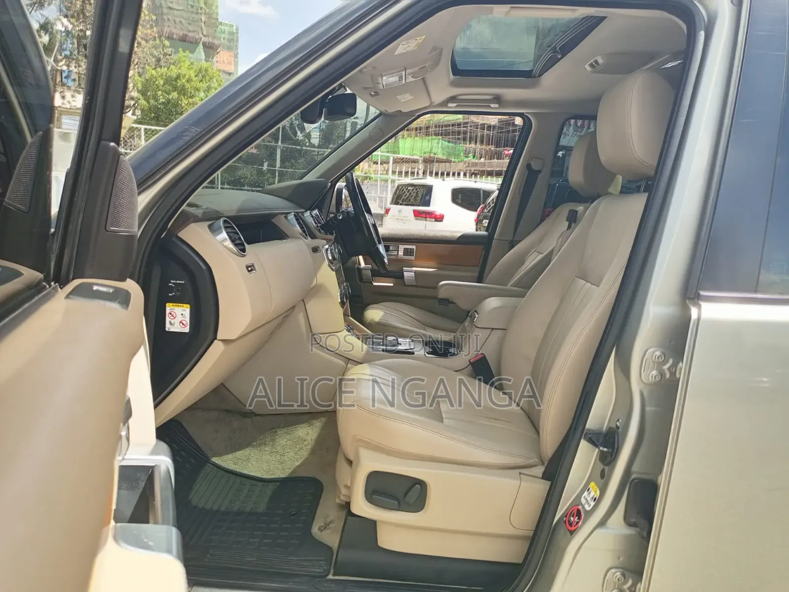 Land Rover Discovery 2015 Gold