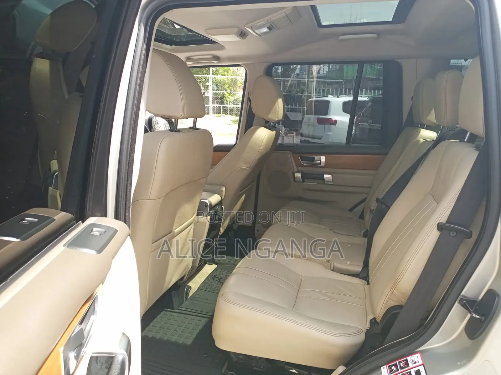 Land Rover Discovery 2015 Gold
