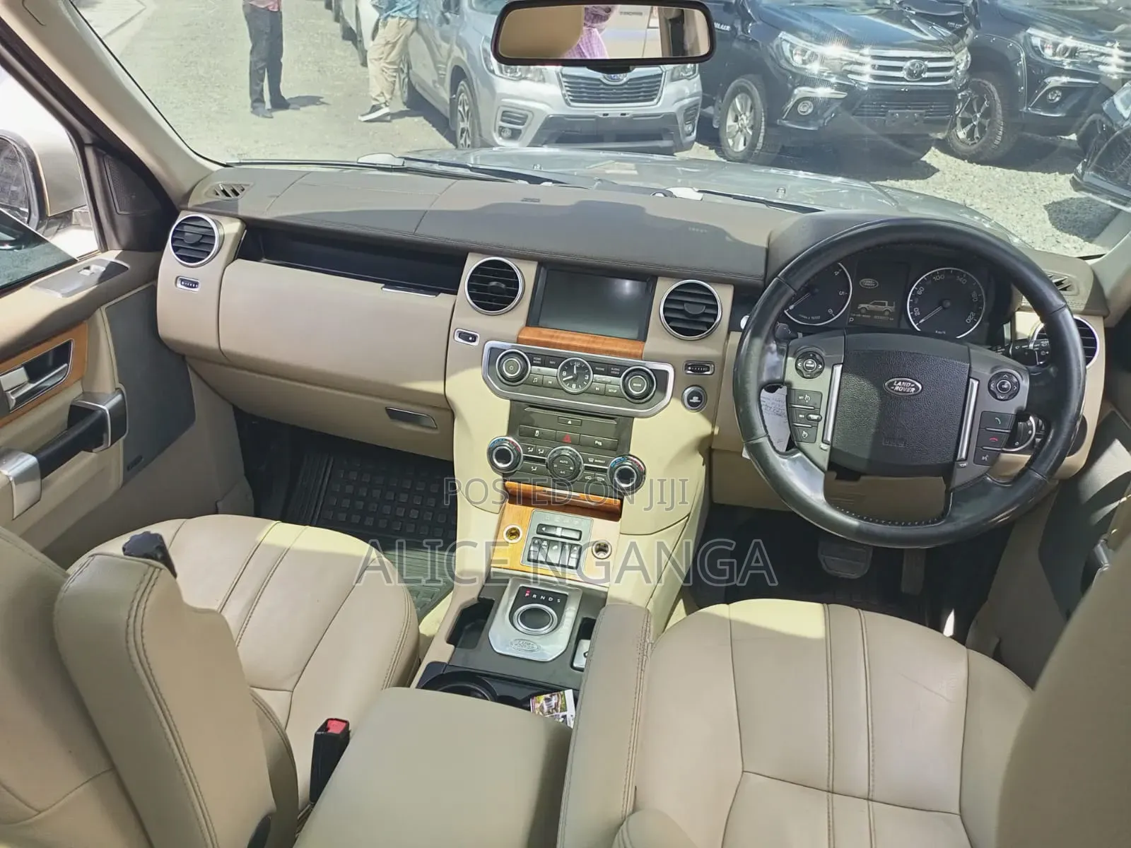 Land Rover Discovery 2015 Gold