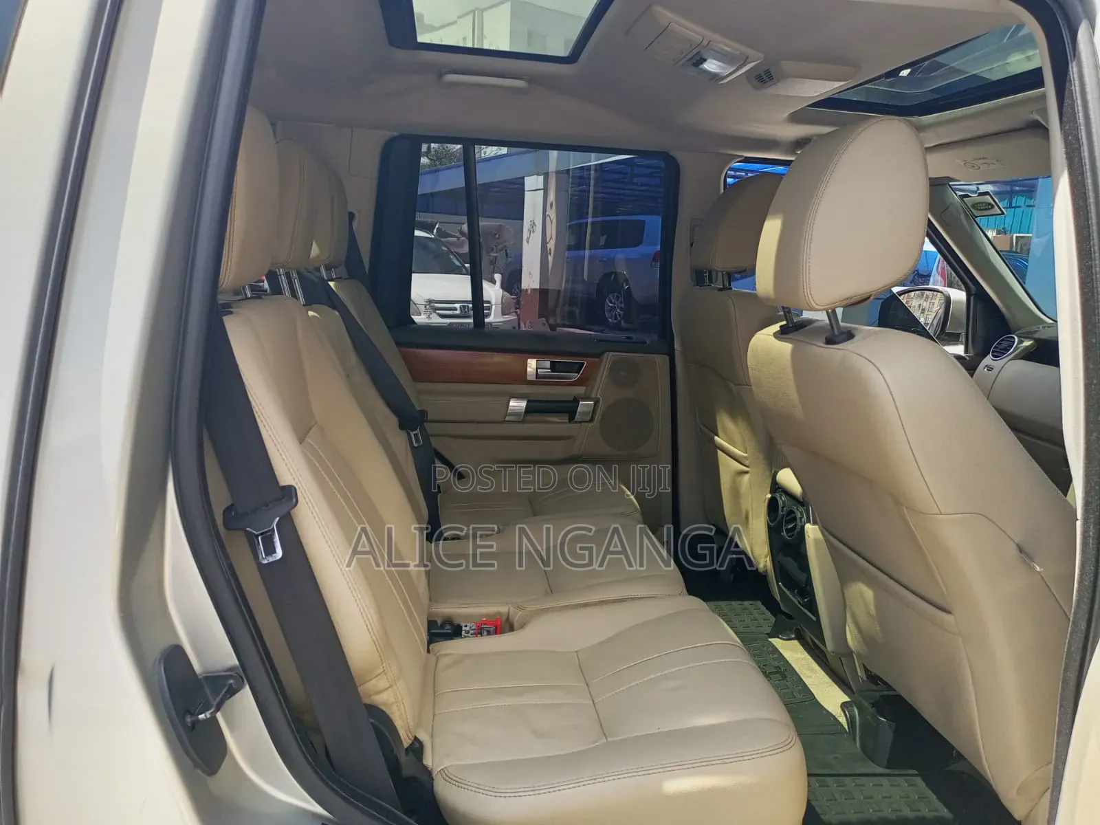 Land Rover Discovery 2015 Gold
