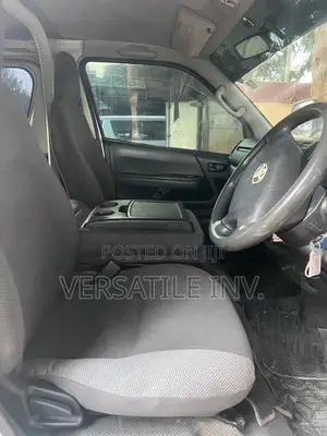 Toyota HiAce 2014 White