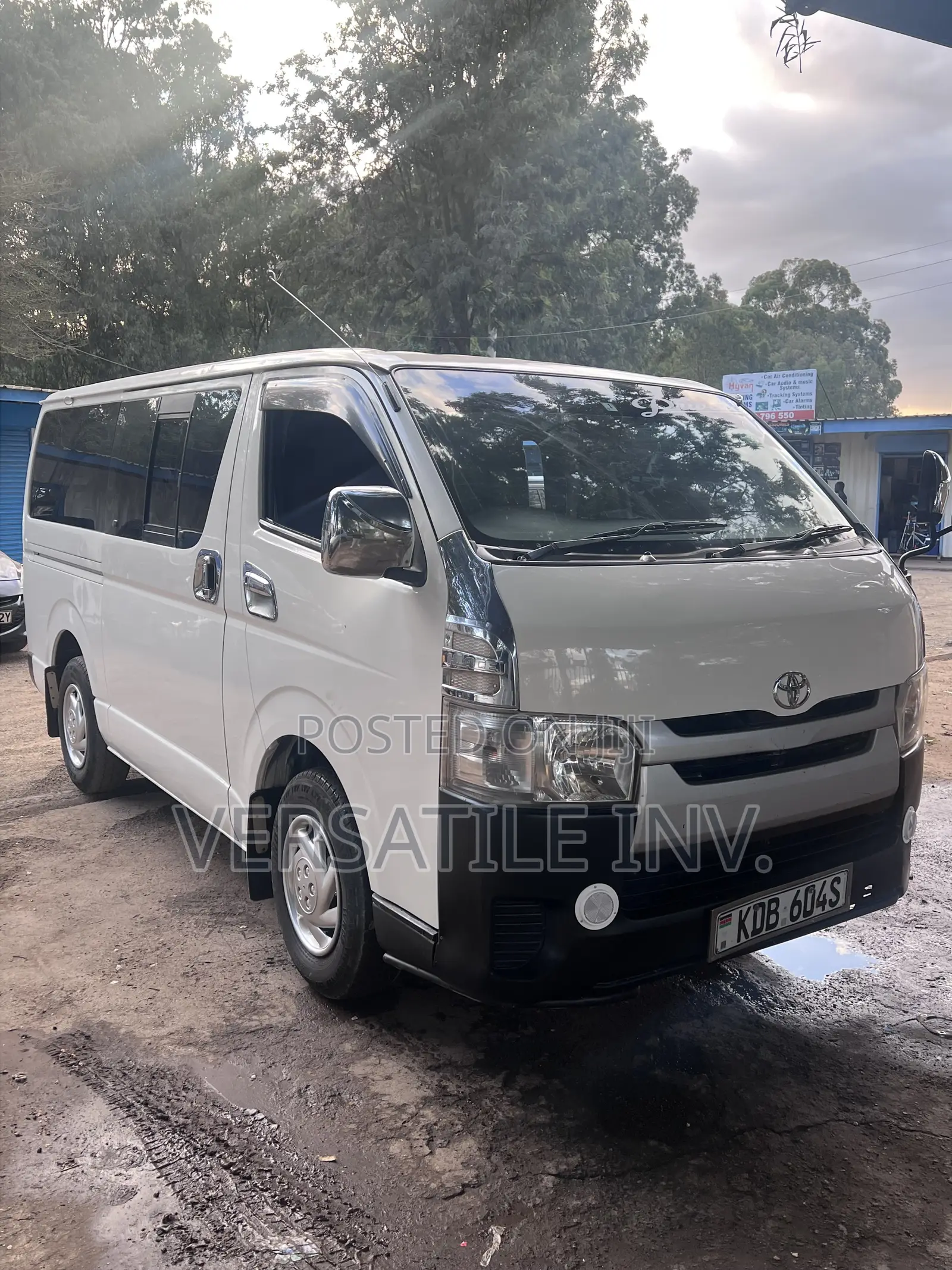 Toyota HiAce 2014 White