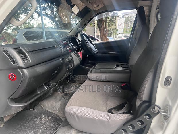 Toyota HiAce 2014 White - thumbnail 5
