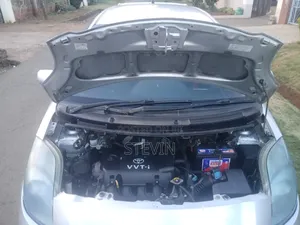 Toyota Vitz 2006 Silver