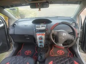 Toyota Vitz 2006 Silver