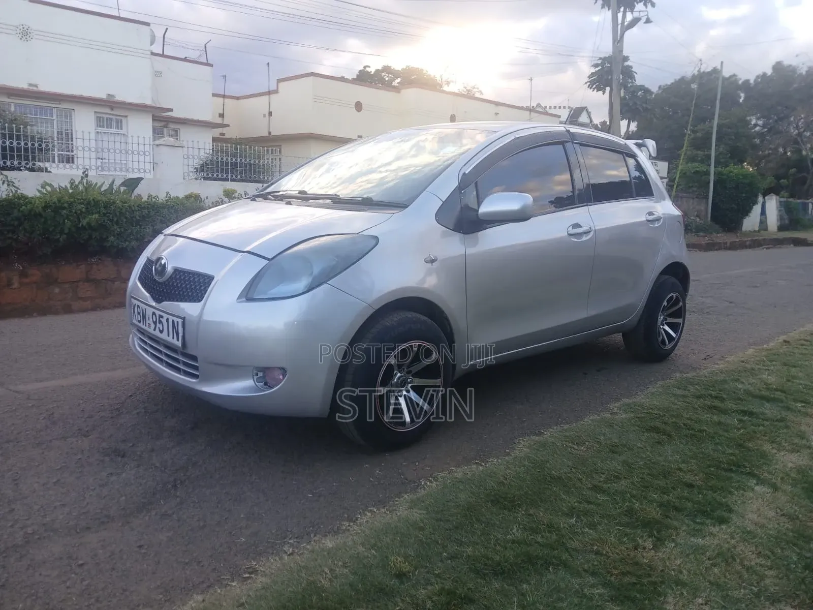 Toyota Vitz 2006 Silver