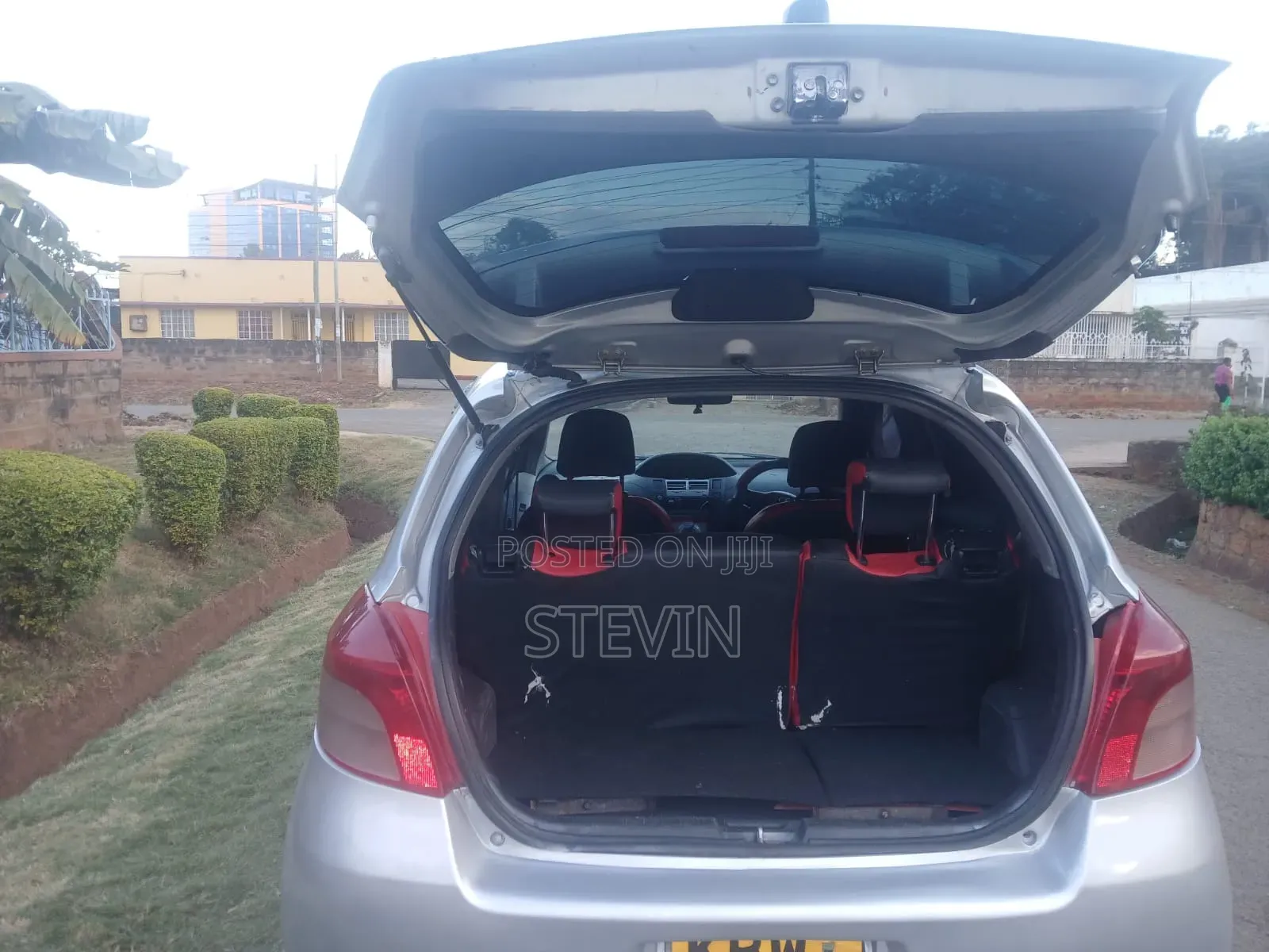 Toyota Vitz 2006 Silver
