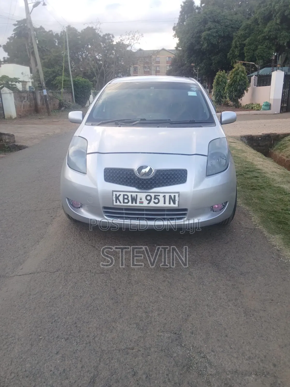 Toyota Vitz 2006 Silver