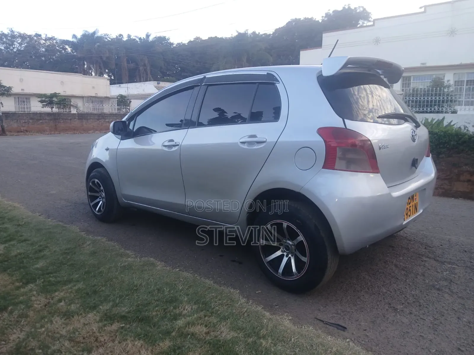 Toyota Vitz 2006 Silver