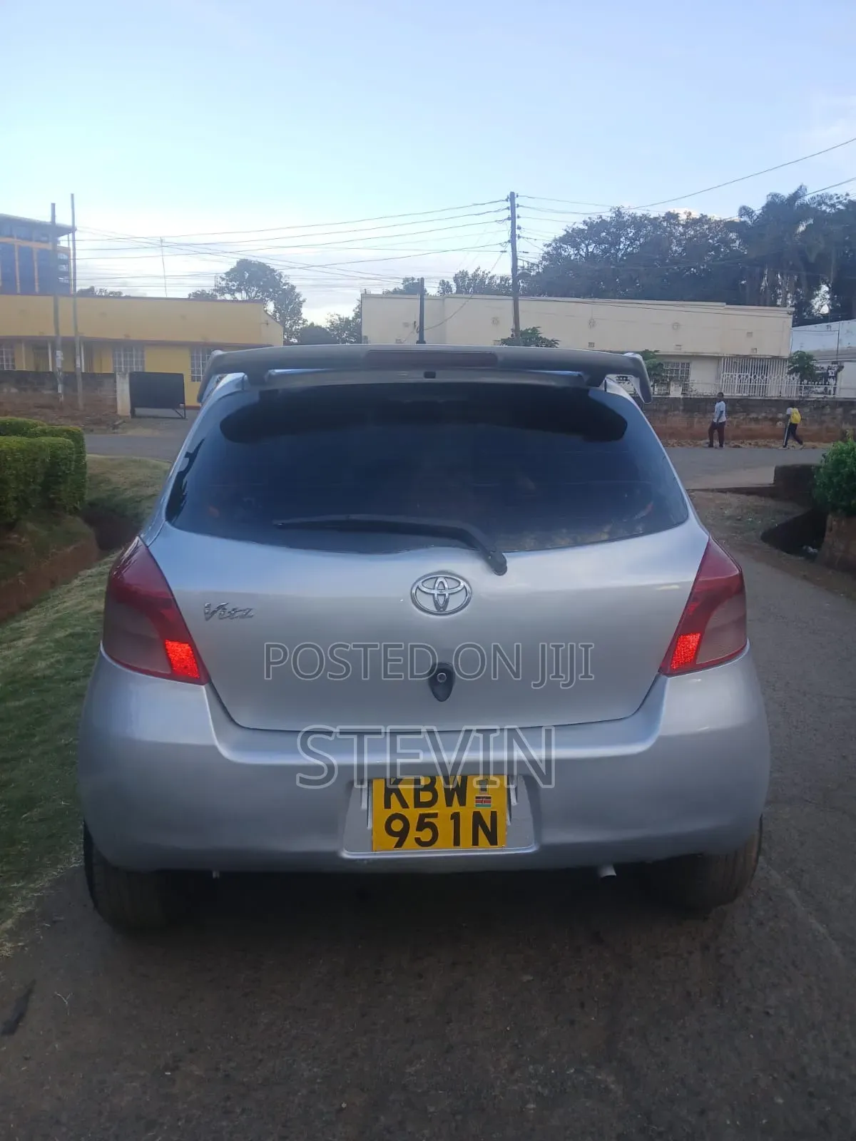 Toyota Vitz 2006 Silver