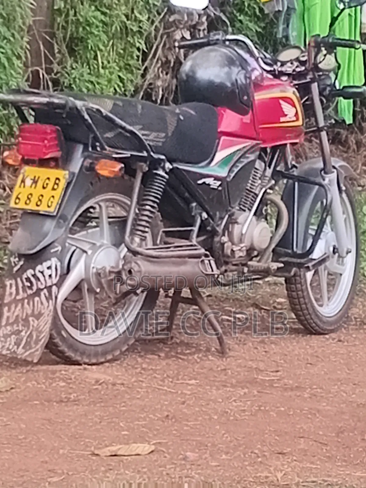 Honda CB 2022 Red