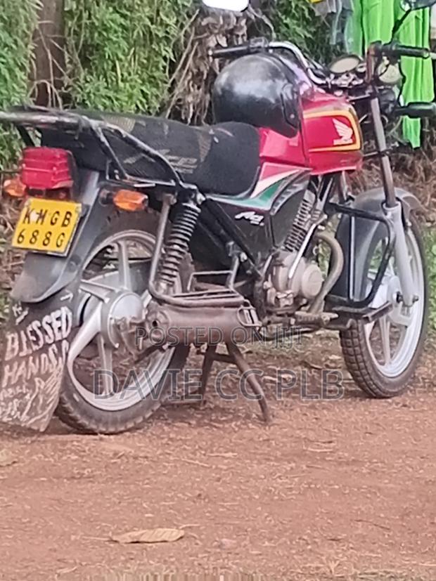Honda CB 2022 Red