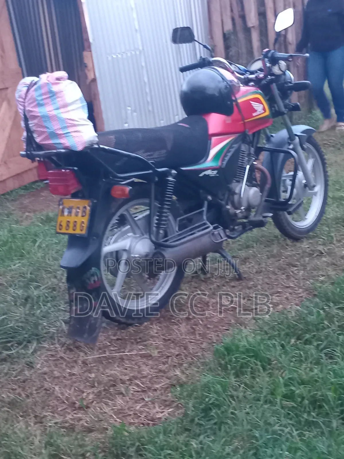 Honda CB 2022 Red