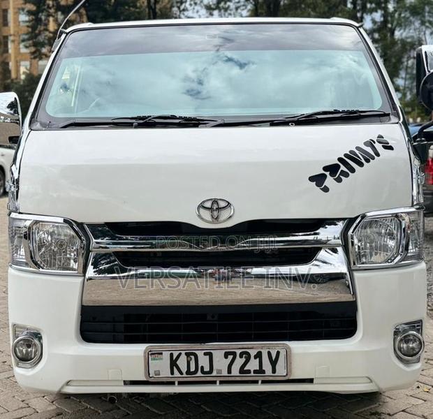 Toyota HiAce 2017 White