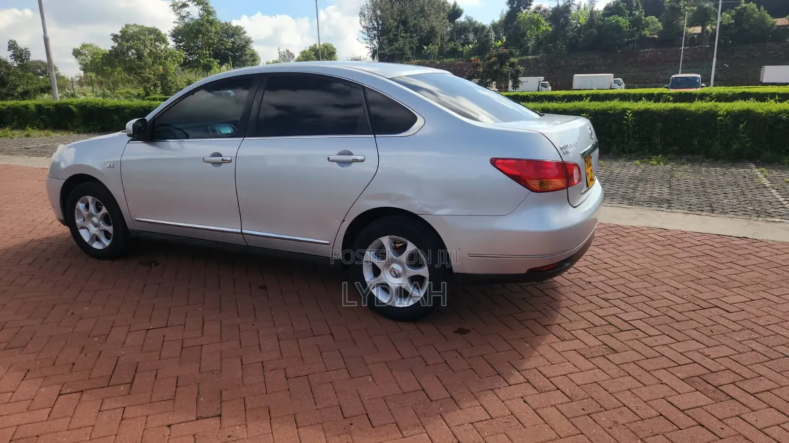 Nissan Bluebird 2010 Silver