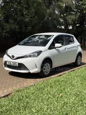 Toyota Vitz 2015 White