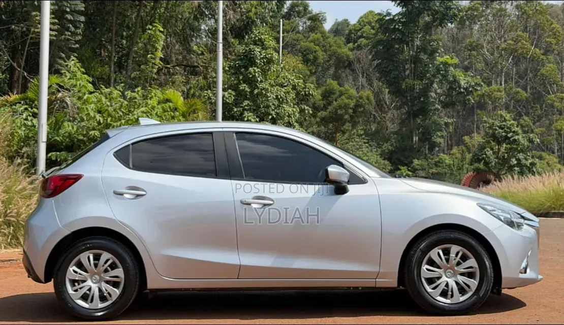 Mazda Demio 2017 Silver