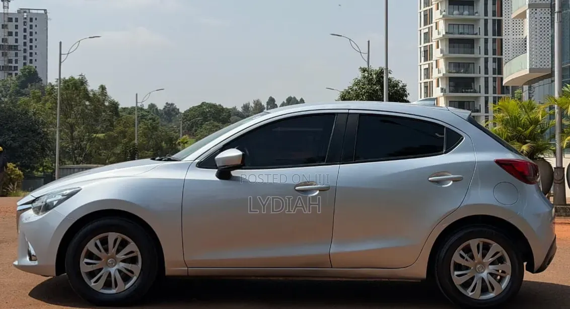 Mazda Demio 2017 Silver