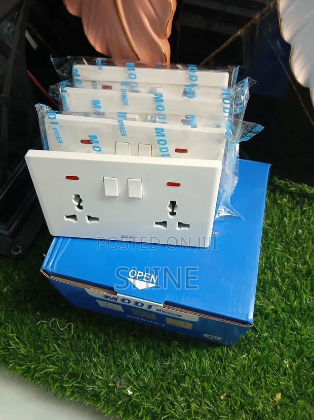 Modi Universal Screwless Twin Socket - thumbnail 3
