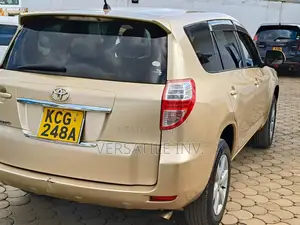 Toyota Vanguard 2011 Gold