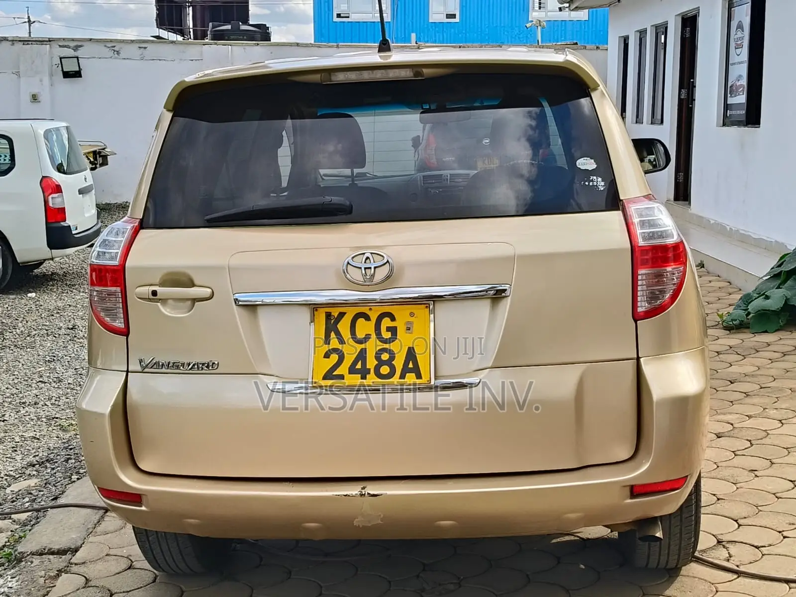 Toyota Vanguard 2011 Gold