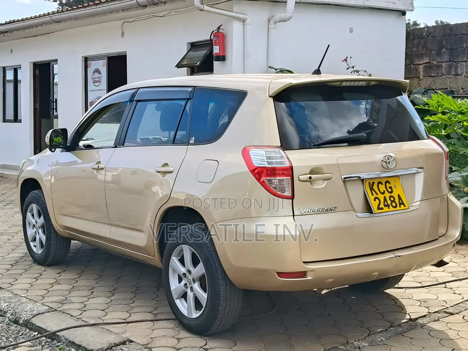 Toyota Vanguard 2011 Gold
