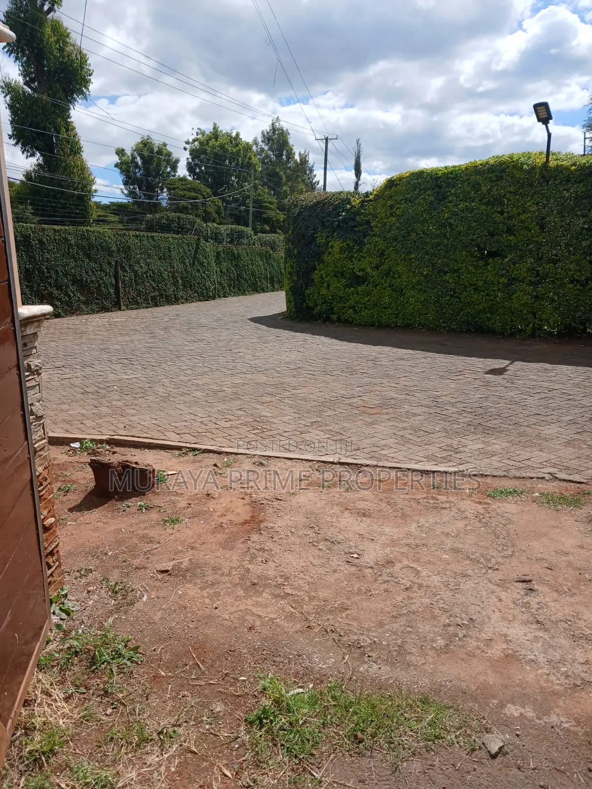 Exclusive Plot for Sale in Kerarapon Drive