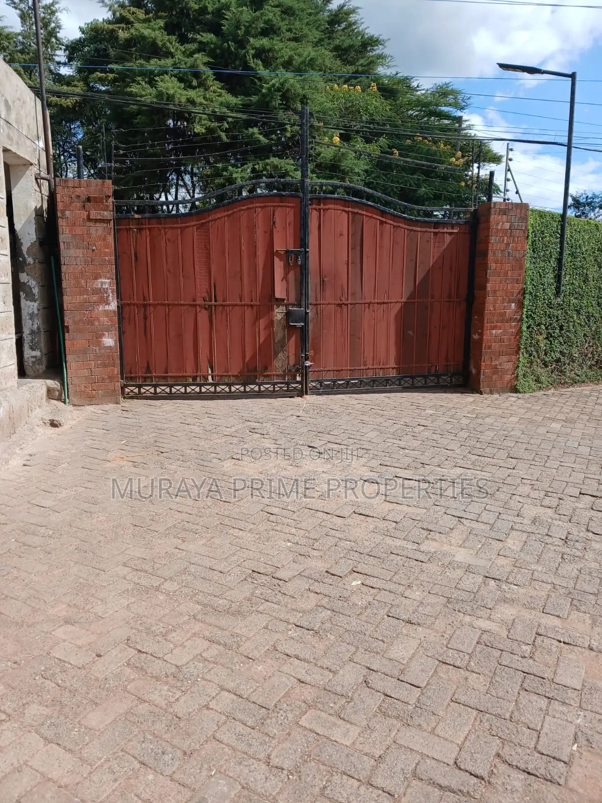 Exclusive Plot for Sale in Kerarapon Drive
